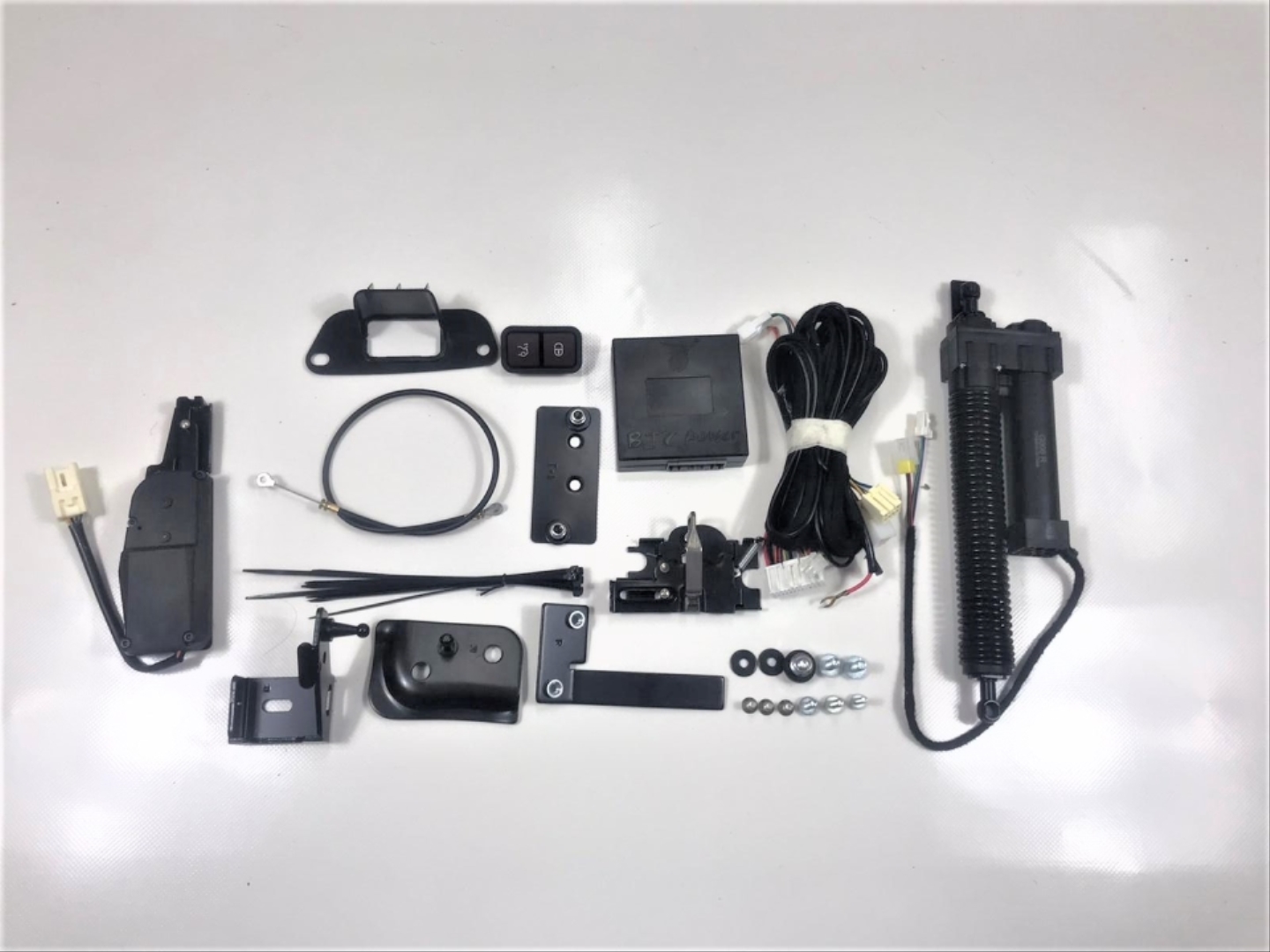  W205 C SERIES   14-15  ELECTRIC  TAILGATE (TRUNK)  